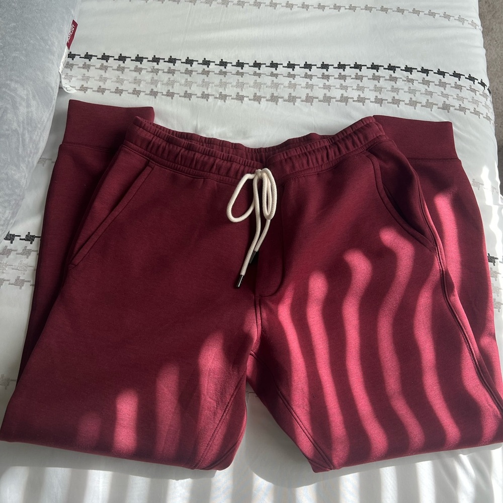 Men’s American Eagle Burgundy sweats